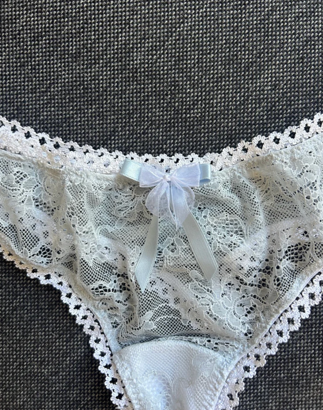 Tanga en dentelle de Calais bleu gris - vue 4