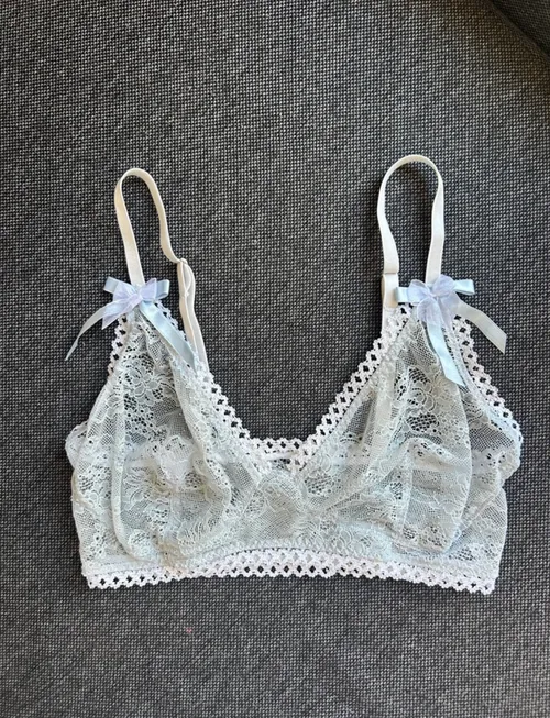 Triangle en dentelle de Calais bleu gris - vue alternative