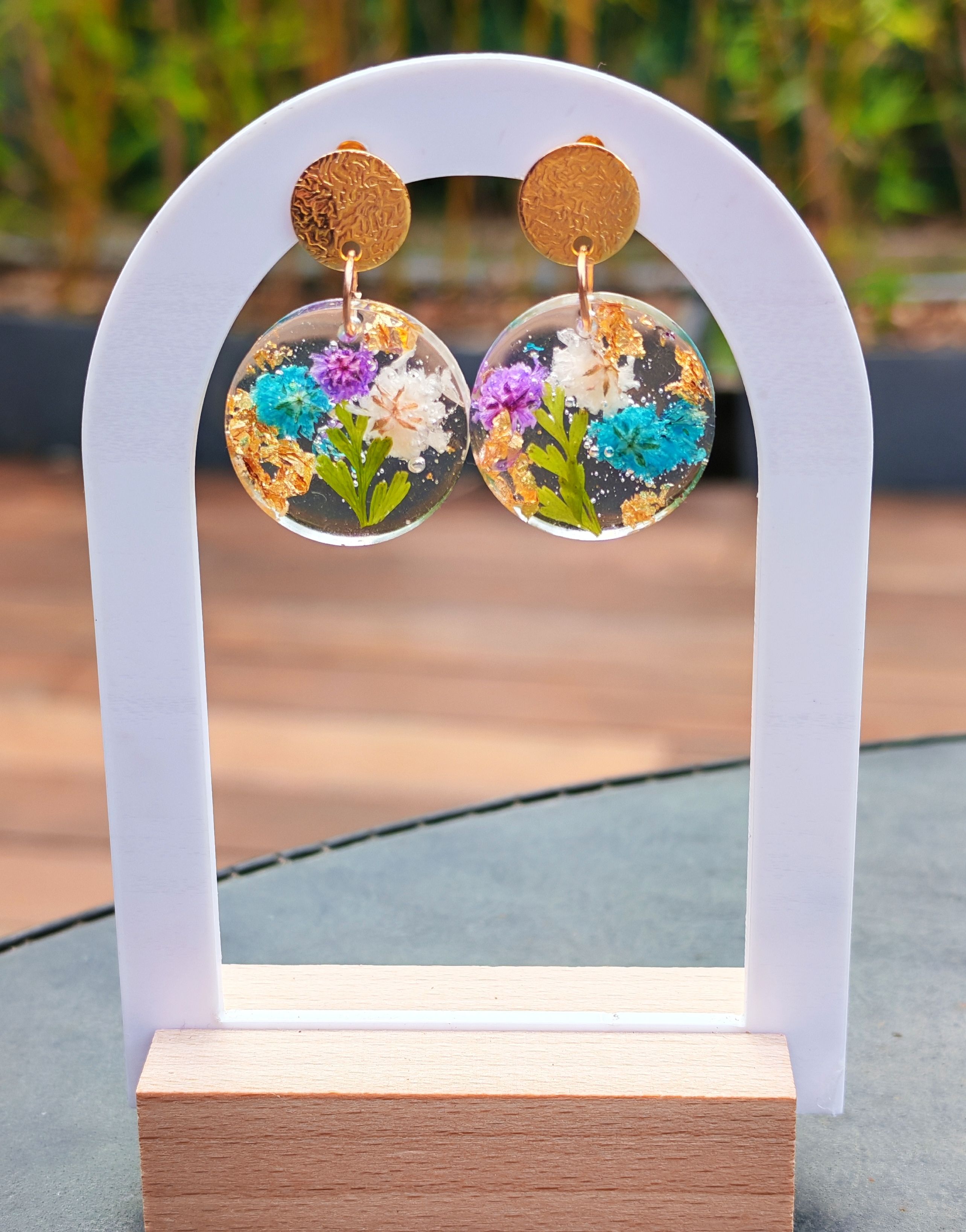 Boucles d'oreilles fleurs séchées résine & doré