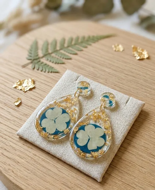 Boucles d’oreilles artisanales en résine époxy & cyanotypes végétaux